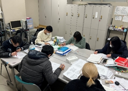 ゼミ室での勉強の様子